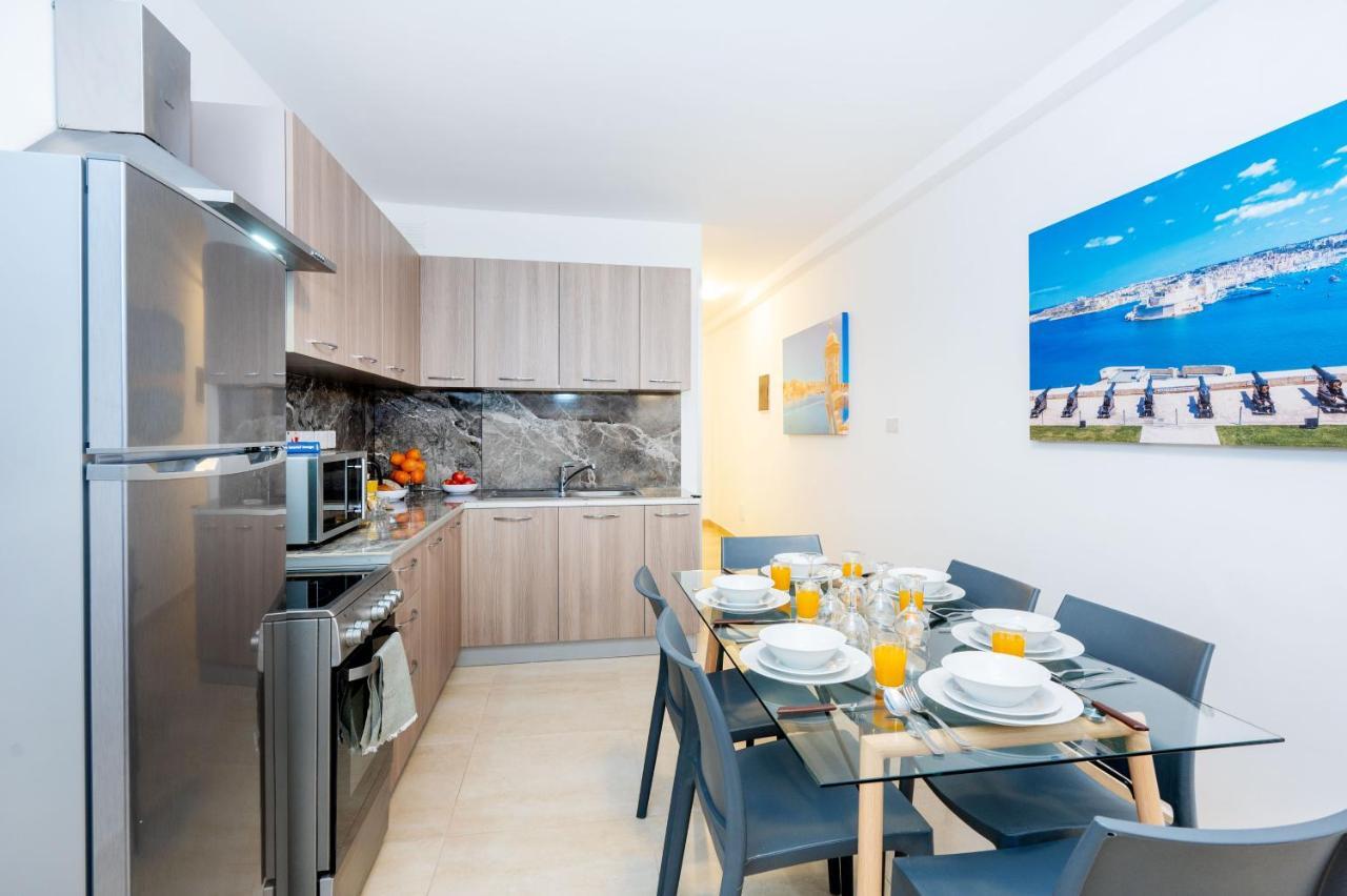 Islet Promenade Seafront Family Apartment With 2 Balconies By Getawaysmalta St. Paul's Bay Ngoại thất bức ảnh