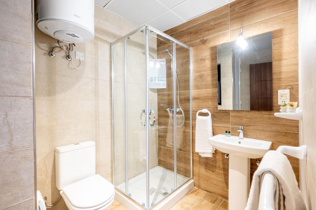 Islet Promenade Seafront Family Apartment With 2 Balconies By Getawaysmalta St. Paul's Bay Ngoại thất bức ảnh