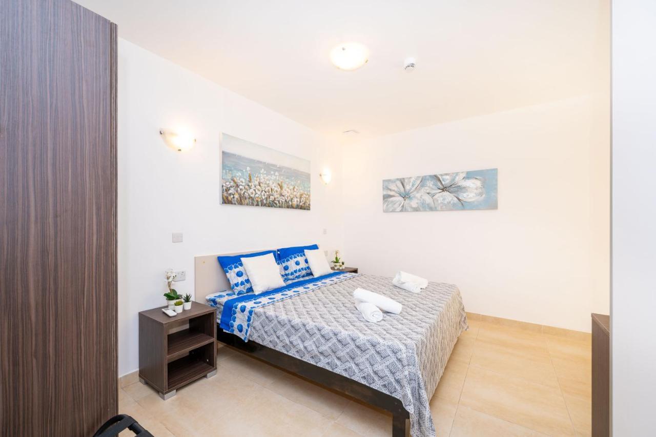 Islet Promenade Seafront Family Apartment With 2 Balconies By Getawaysmalta St. Paul's Bay Ngoại thất bức ảnh