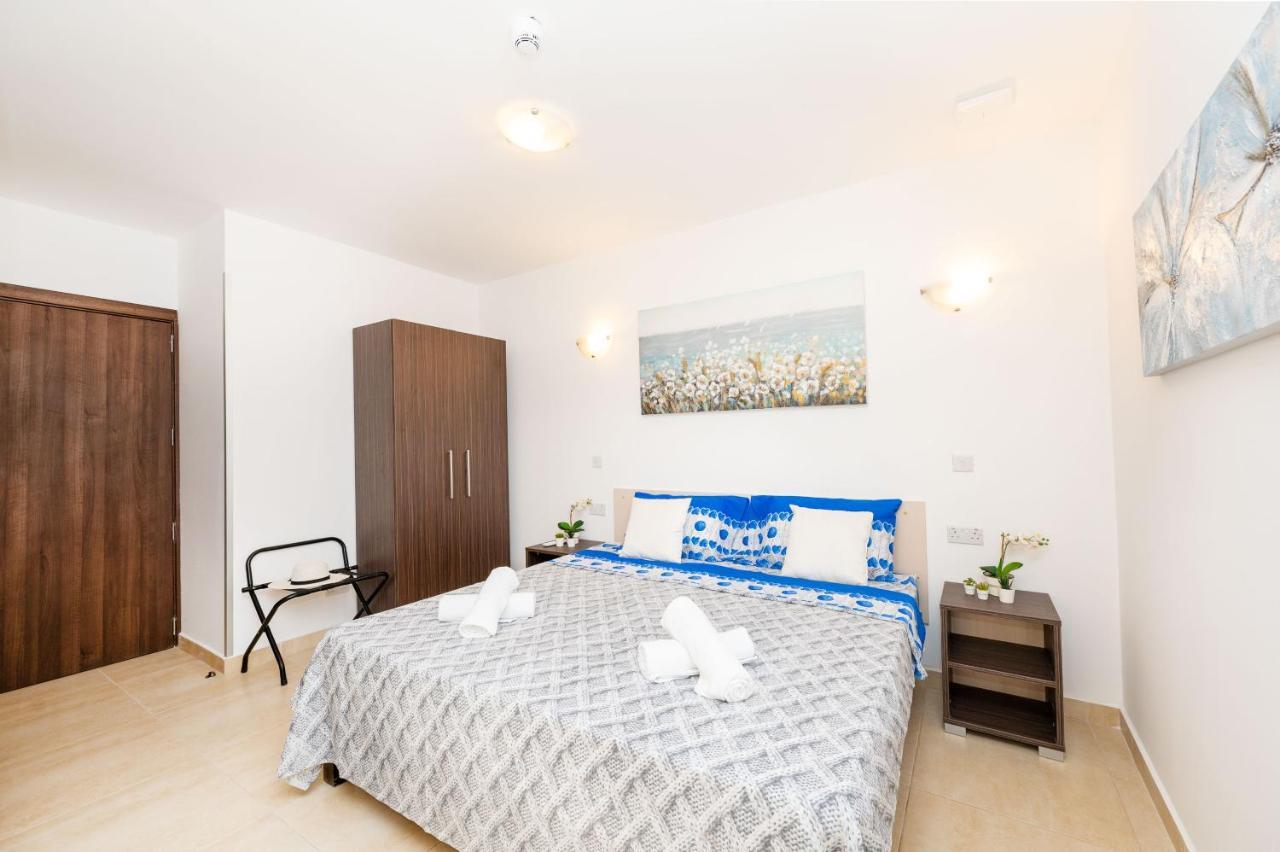 Islet Promenade Seafront Family Apartment With 2 Balconies By Getawaysmalta St. Paul's Bay Ngoại thất bức ảnh
