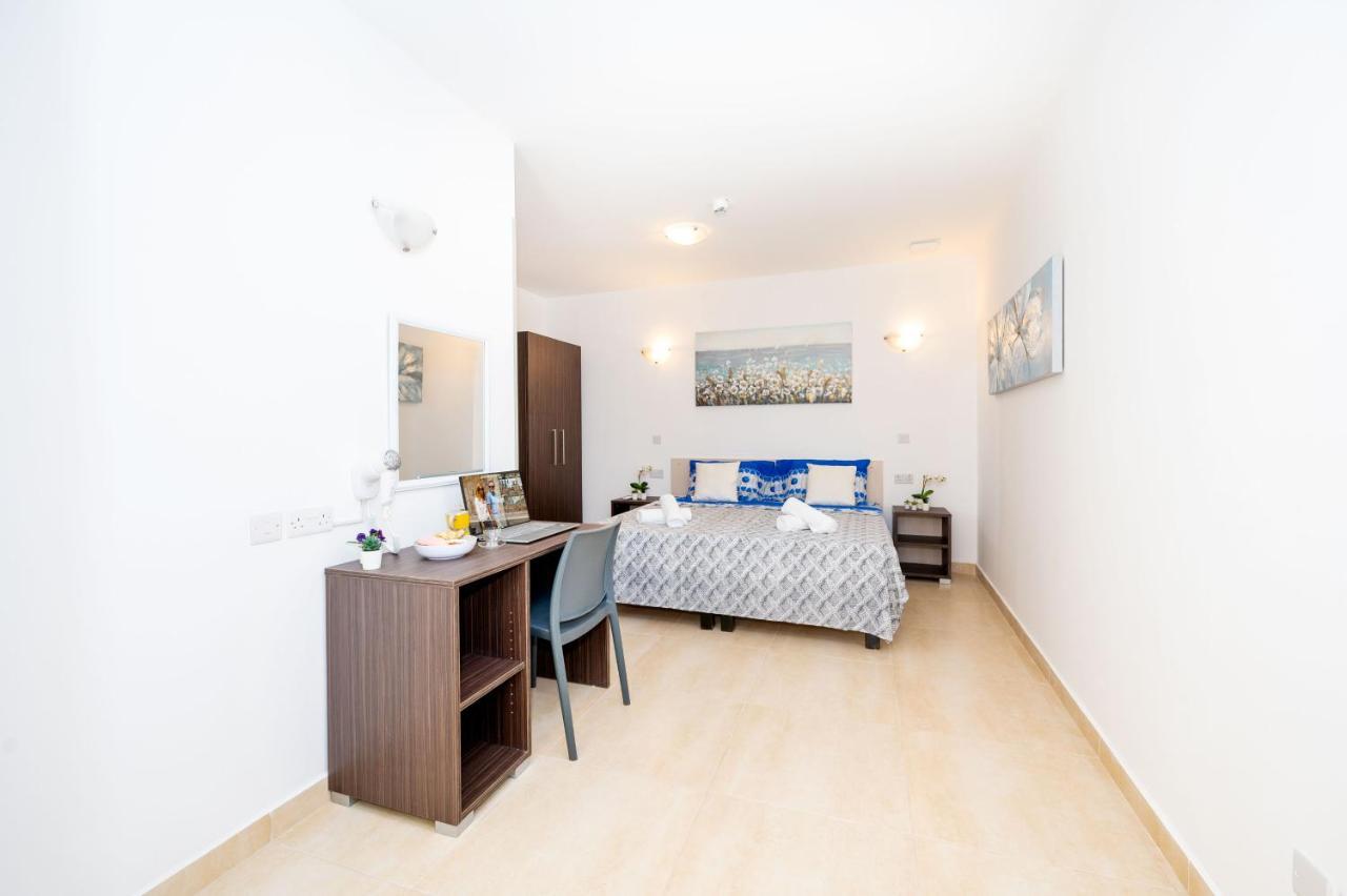 Islet Promenade Seafront Family Apartment With 2 Balconies By Getawaysmalta St. Paul's Bay Ngoại thất bức ảnh