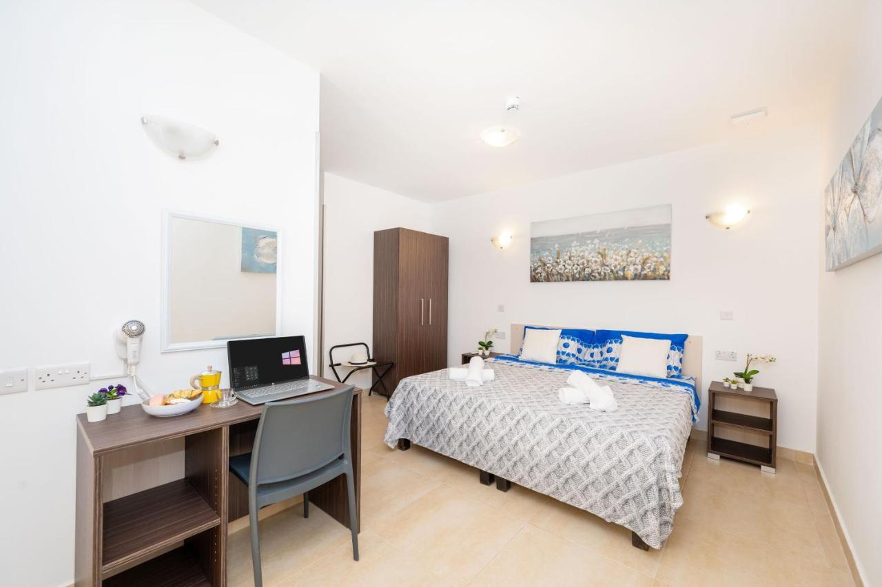 Islet Promenade Seafront Family Apartment With 2 Balconies By Getawaysmalta St. Paul's Bay Ngoại thất bức ảnh