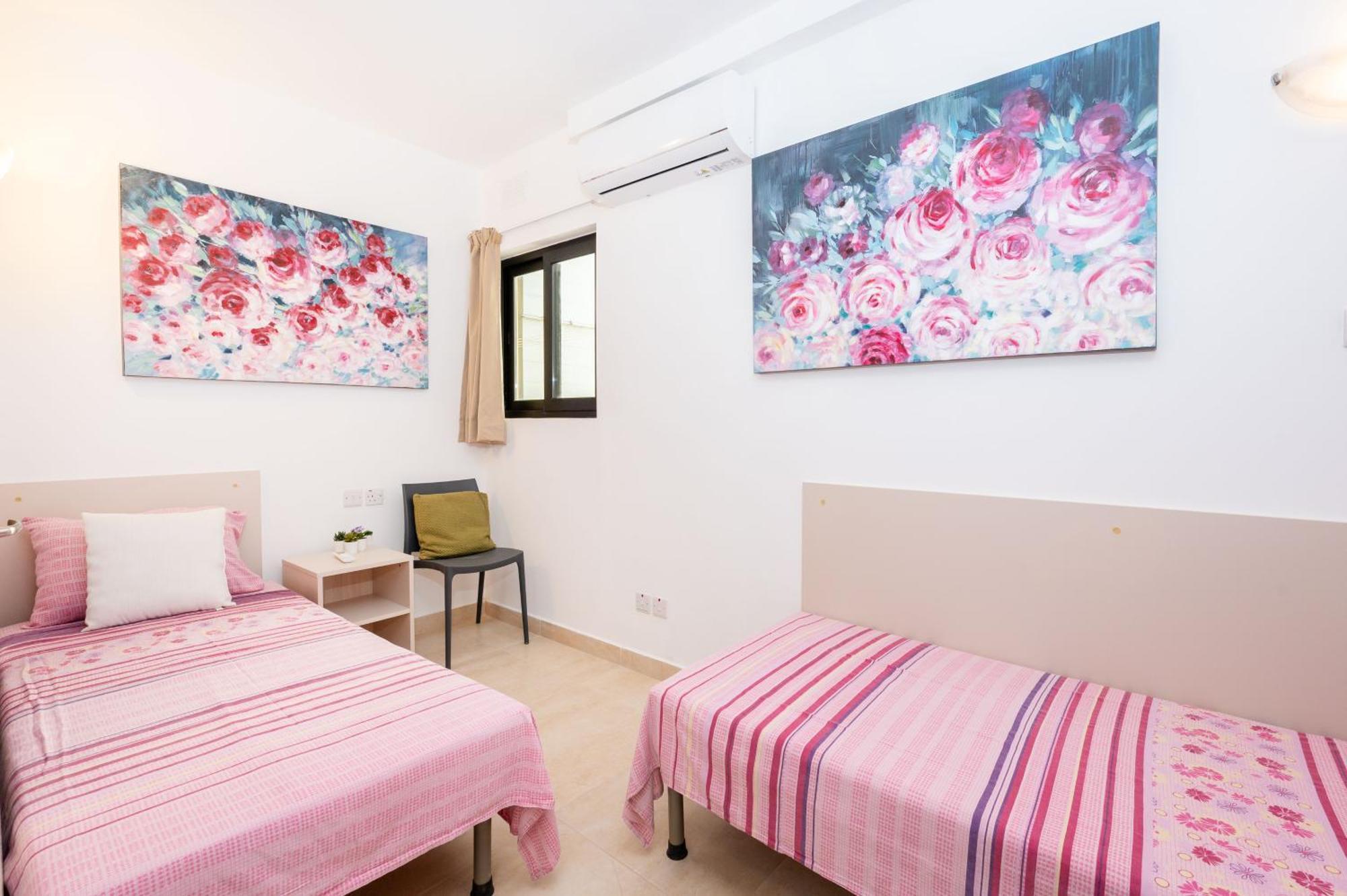 Islet Promenade Seafront Family Apartment With 2 Balconies By Getawaysmalta St. Paul's Bay Ngoại thất bức ảnh
