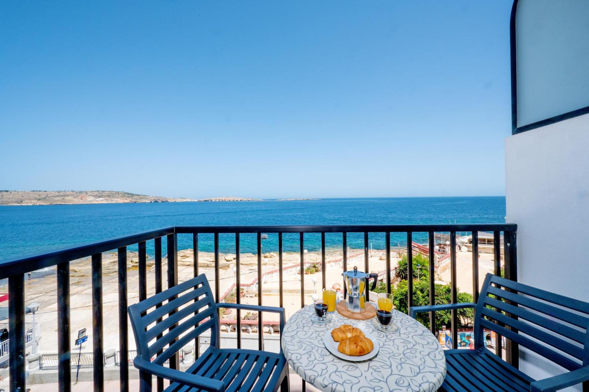 Islet Promenade Seafront Family Apartment With 2 Balconies By Getawaysmalta St. Paul's Bay Ngoại thất bức ảnh