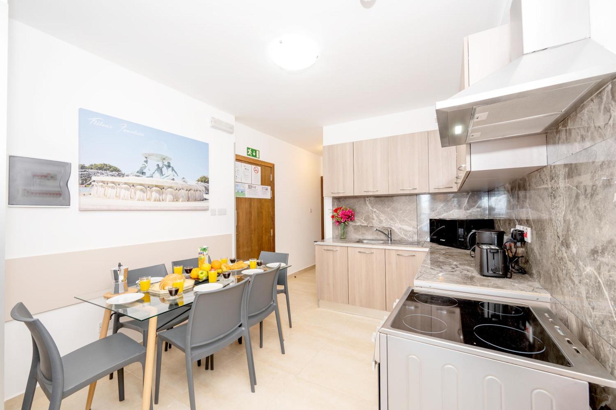 Islet Promenade Seafront Family Apartment With 2 Balconies By Getawaysmalta St. Paul's Bay Ngoại thất bức ảnh