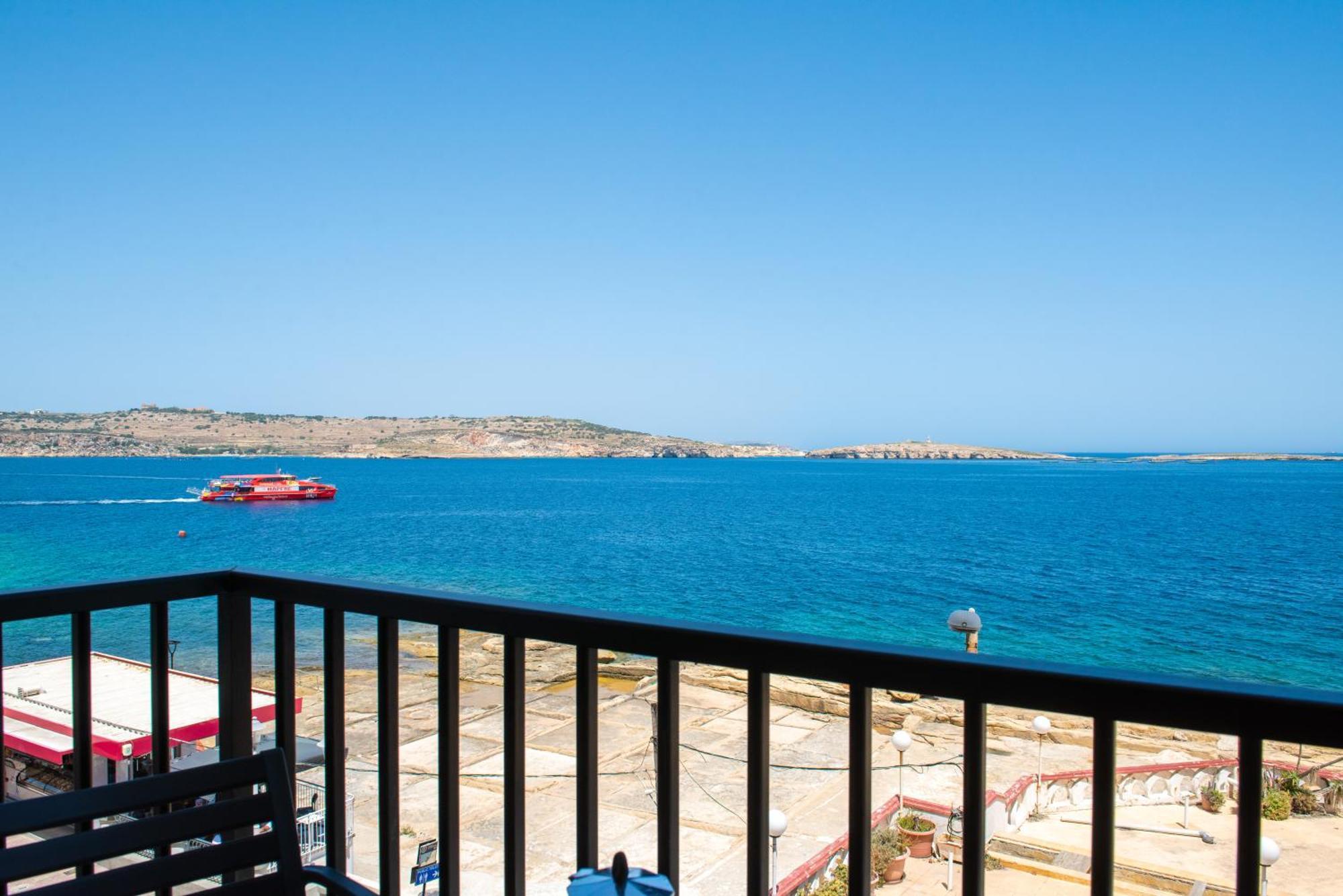 Islet Promenade Seafront Family Apartment With 2 Balconies By Getawaysmalta St. Paul's Bay Ngoại thất bức ảnh